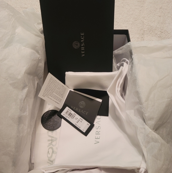 Authentic Versace patent heels - Picture 7 of 7